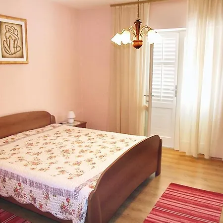 Apartment Apartments By The Sea Barbat, Rab - 4978